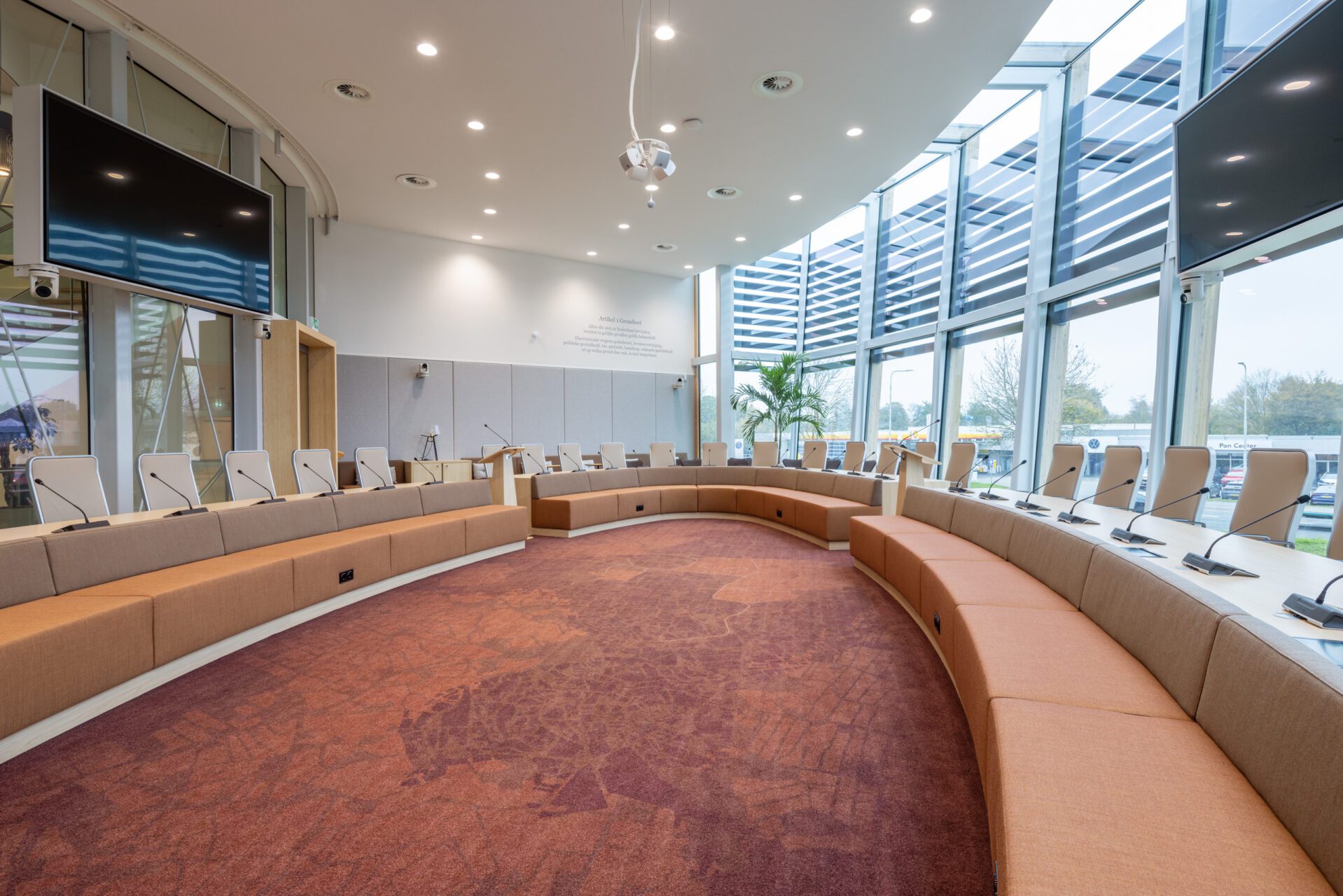 Raadzaal Gemeentehuis Nijkerk met karpet Gemeente Nijkerk